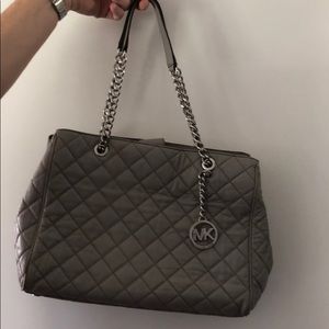 Michael Kors tote - gray tufted with chains